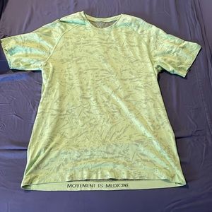 Lululemon tshirt